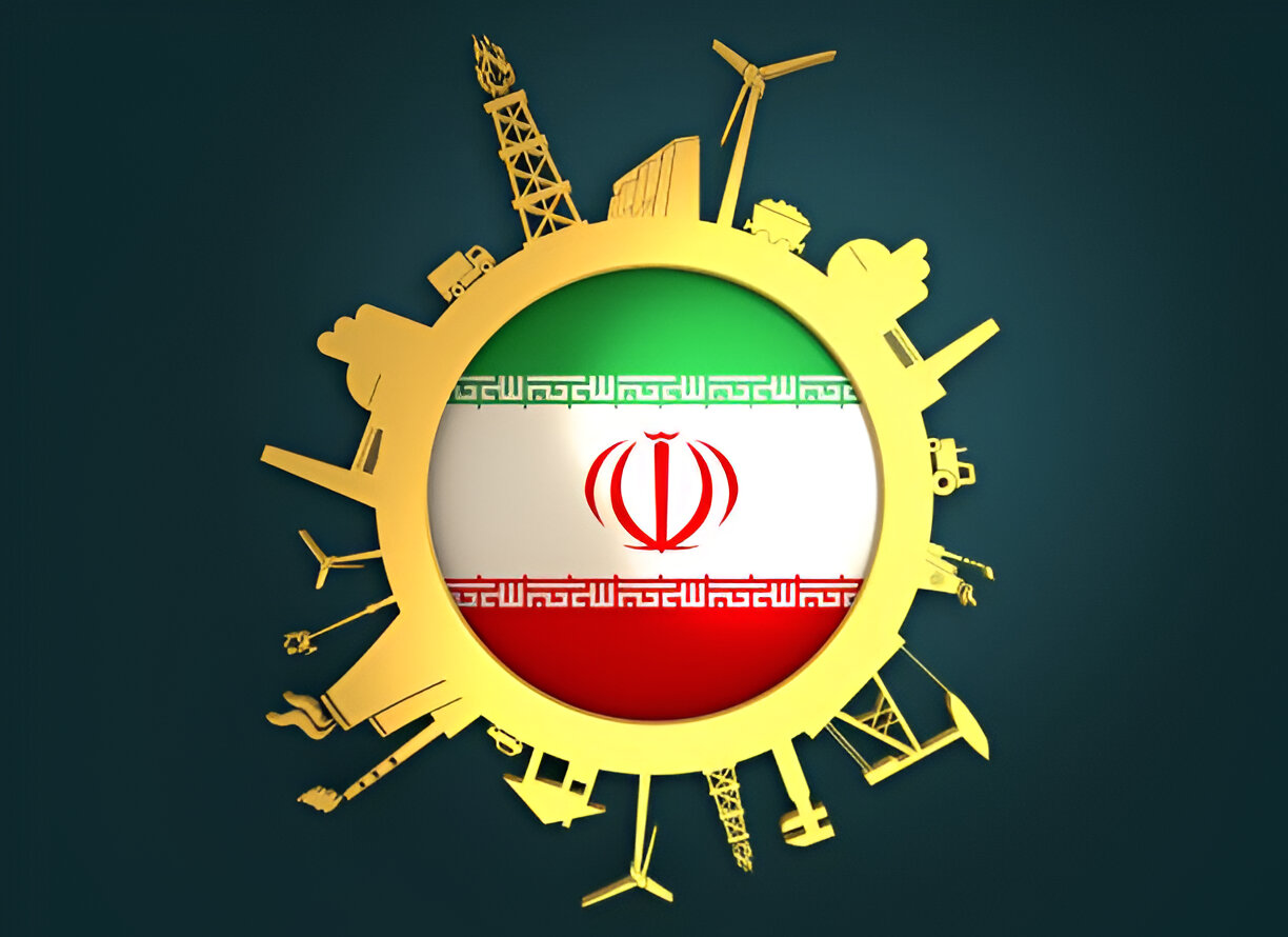 خریدار در حال بررسی محصولات در تبلت